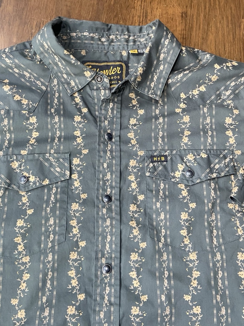 Howler Bros H-Bar-B Snapshirt Mens M Sage Floral Pearl Snap Short Sleeve Shirt